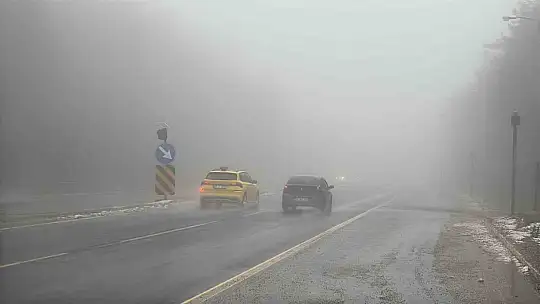 Bolu Dağı'nda yağmur ve sis etkili oluyor