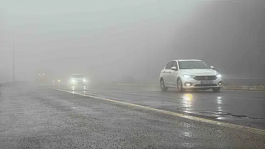 Bolu Dağı'nda yağmur ve sis etkili oluyor