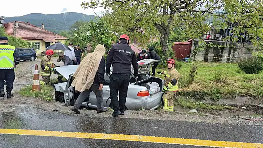 Bolu Dağında otomobil kanala uçtu 3 yaralı