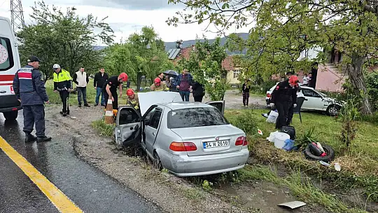 Bolu Dağında otomobil kanala uçtu 3 yaralı