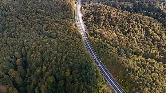 Bolu geçişinde ağaçlar sarı, turuncu ve kızıl tonlara büründü