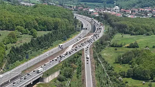 Yollarda uzun kuyruklar oluştu