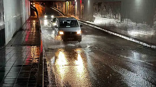 Bolu genelinde gök gürültülü sağanak etkili oldu