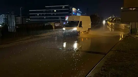 Bolu genelinde gök gürültülü sağanak etkili oldu