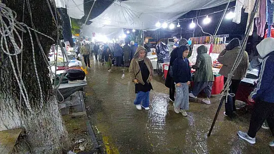 Bolu genelinde gök gürültülü sağanak etkili oldu