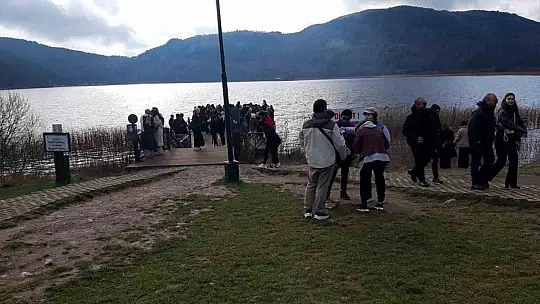 Bolu'nun doğa harikası Abant Gölü'ne ziyaretçi akını