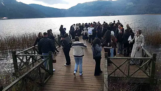 Bolu'nun doğa harikası Abant Gölü'ne ziyaretçi akını