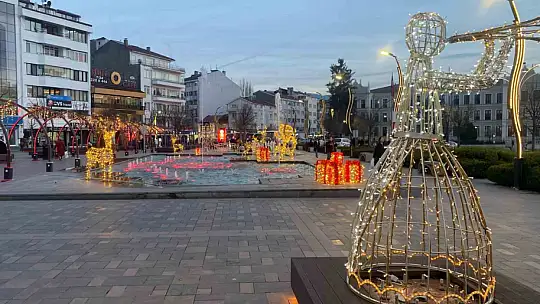 Bolu'nun en işlek meydanı ışıl ışıl oldu