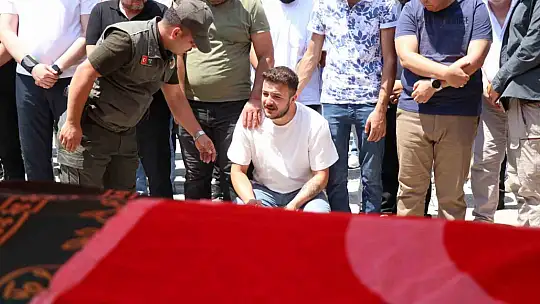 Bolu'nun gönüllü kahramanı gözyaşlarıyla son yolculuğuna uğurlandı