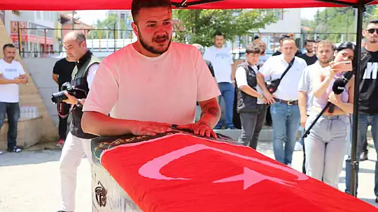 Bolu'nun gönüllü kahramanı gözyaşlarıyla son yolculuğuna uğurlandı