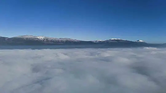 Bolu'nun karlı dağlarında sis güzel görüntü oluşturdu