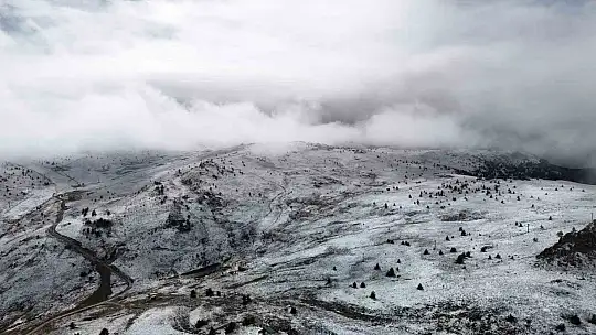 Bolu'nun yüksekleri beyaz örtüyle kaplandı