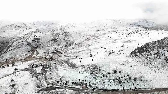Bolu'nun yüksekleri beyaz örtüyle kaplandı