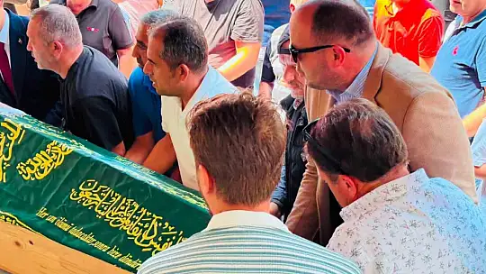 Şehit Ziya Sarpkaya'nın annesi son yolculuğuna uğurlandı