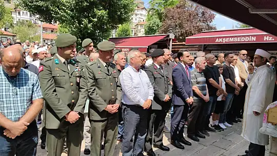 Şehit Ziya Sarpkaya'nın annesi son yolculuğuna uğurlandı