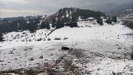 Boş araziye uçan otomobilin sürücüsü yaralandı