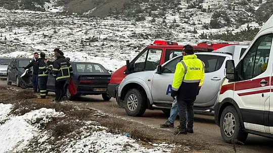 Boş araziye uçan otomobilin sürücüsü yaralandı