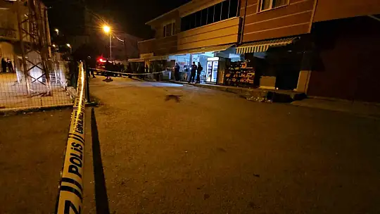 Boşanma aşamasındaki eşini ve araya giren genci vurdu