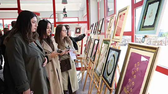 Botanik bahçenin çiçekleri sergisi beğeniye sunuldu