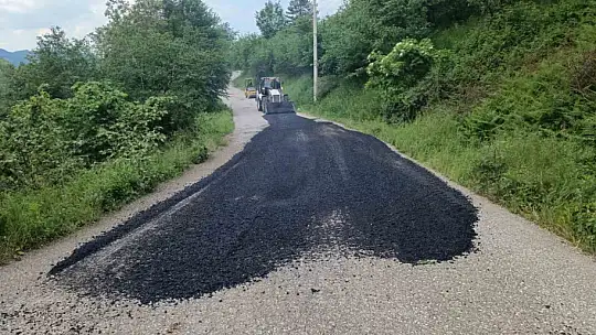 Bozuk yollarda yama çalışmaları sürüyor