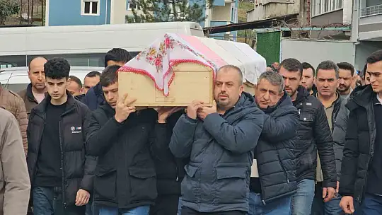Bu acıya yürek dayanmaz, babası 7 yaşındaki kızının tabutunu taşıdı