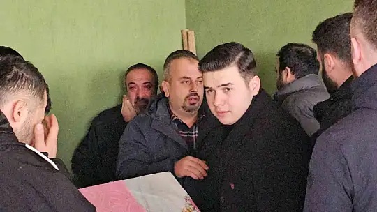 Bu acıya yürek dayanmaz, babası 7 yaşındaki kızının tabutunu taşıdı