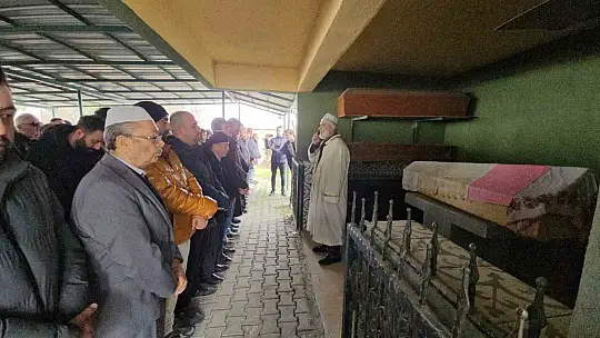 Bu acıya yürek dayanmaz, babası 7 yaşındaki kızının tabutunu taşıdı