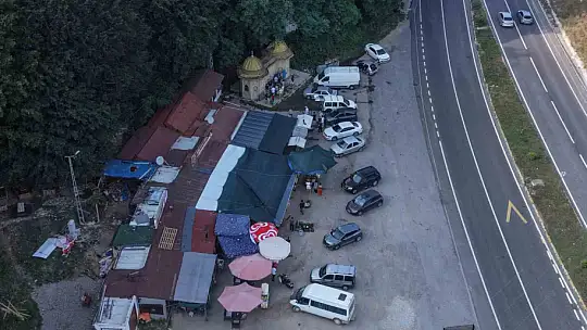 Bu su için şehir dışından geliyorlar