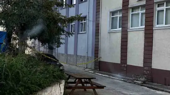 Bunalıma giren genç beşinci kattan atladı