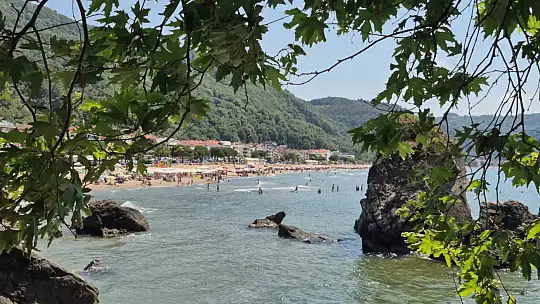 Tatil köyleri ve plajlar doldu taştı