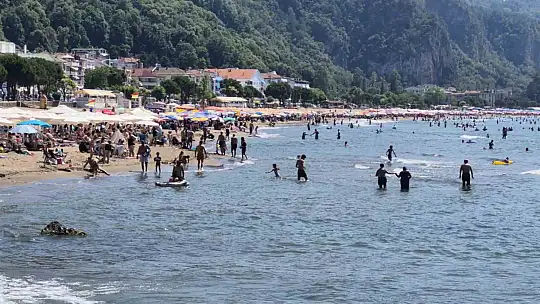 Tatil köyleri ve plajlar doldu taştı