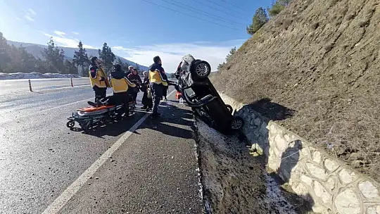 Buzlanma kazayı beraberinde getirdi: 4 yaralı