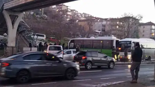 Buzlanma zincirleme kazaya neden oldu