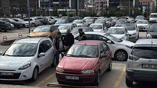 Çaldığı kamyonla eski sevgilisinin evine gitti, camdan girdiği evden laptop çaldı