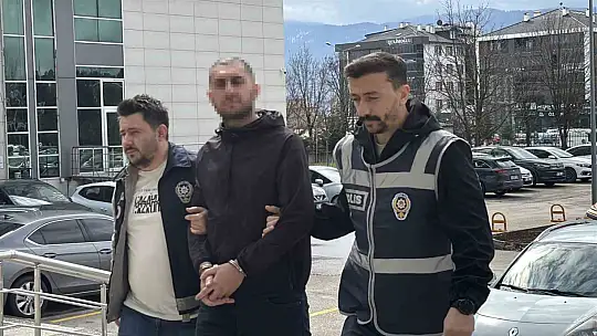 Çaldığı kamyonla eski sevgilisinin evine gitti, camdan girdiği evden laptop çaldı