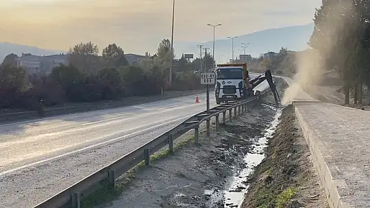 Çalışmalar sırasında patlayan doğal gaz borusu tedirgin etti