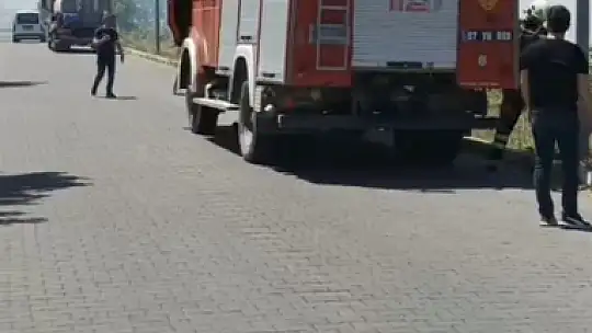 Çaycuma'da örtü yangını korkuttu
