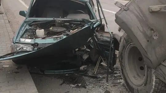 Çaycuma'da tır, otomobile çarptı 1 yaralı