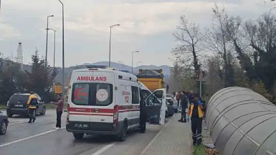 Çaycuma'da tır, otomobile çarptı 1 yaralı