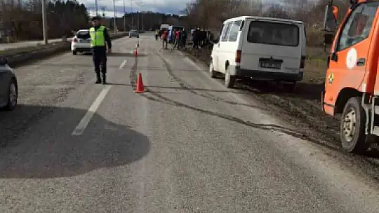 Cenaze aracı ile traktör çarpıştı: 4 yaralı