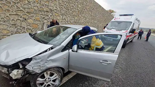 Cenazeye giden aile kaza yaptı: 3 yaralı