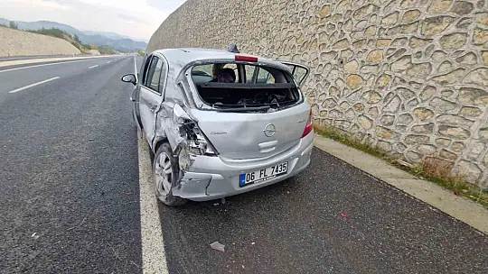Cenazeye giden aile kaza yaptı: 3 yaralı