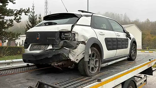 Cenazeye giden aile ölümden döndü: Bolu Dağı Tüneli'nde tırın çarpıp kaçtığı otomobil takla attı