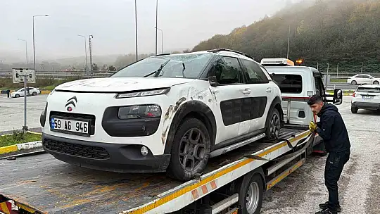 Cenazeye giden aile ölümden döndü: Bolu Dağı Tüneli'nde tırın çarpıp kaçtığı otomobil takla attı