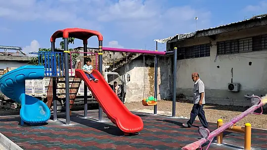 Çilimli Belediyesi'nden çocuklara karne hediyesi