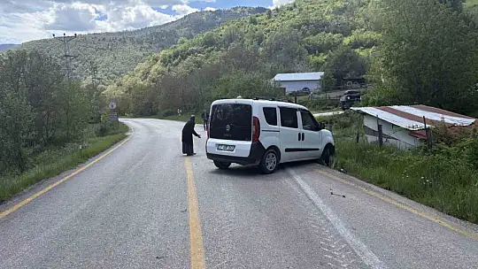 Cip ile hafif ticari araç çarpıştı: 3 yaralı
