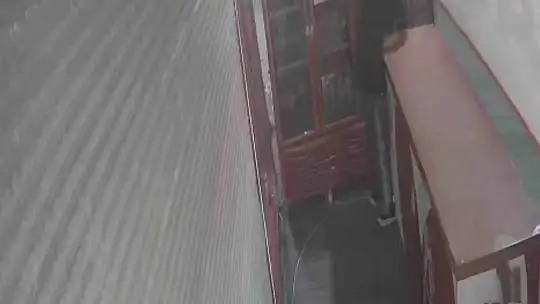 Çocuklar büfenin kilidini çözdü: İşletmeci isyan etti