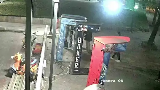 Çocuklar büfenin kilidini çözdü: İşletmeci isyan etti