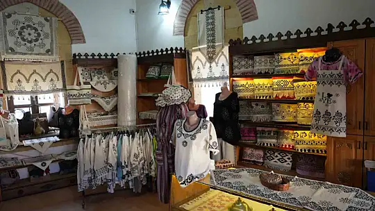 Çocukları için memurluğu bıraktı, kursta tanıştığı sanatla şimdi kadınlara umut oluyor