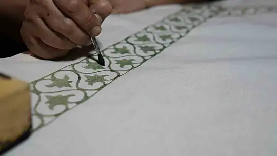 Çocukları için memurluğu bıraktı, kursta tanıştığı sanatla şimdi kadınlara umut oluyor